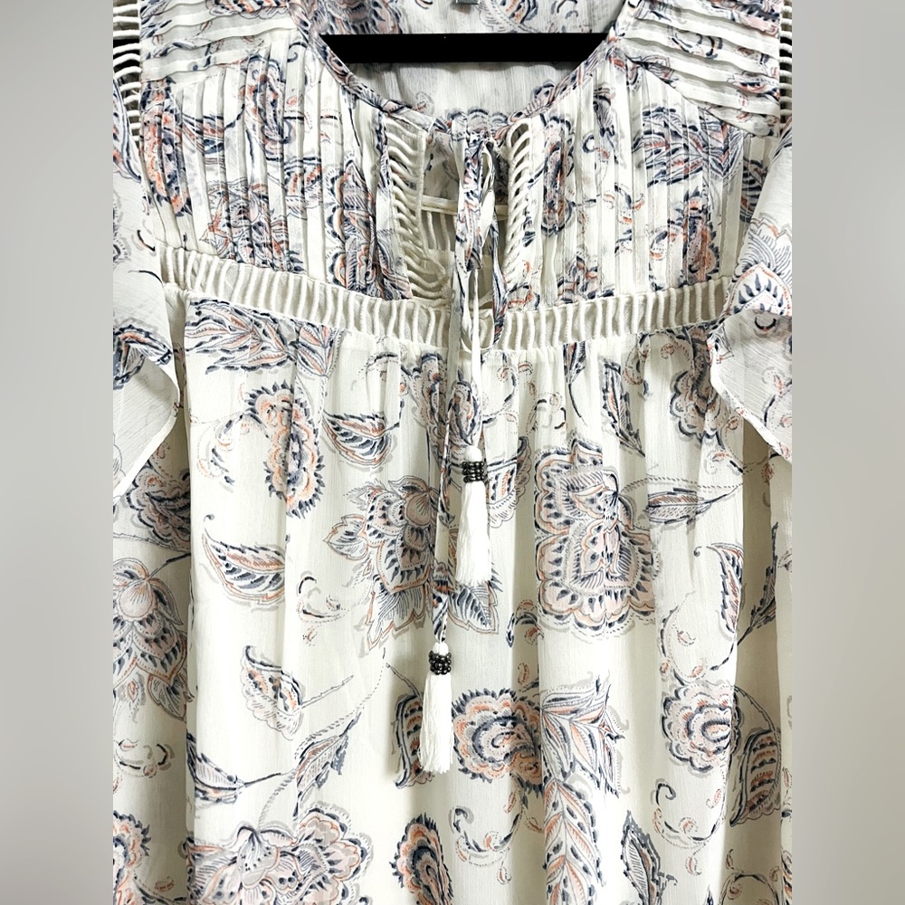 Daniel Rainn Flutter-Sleeve Top - Size Medium - image 6